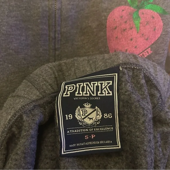 🍓🍓Adorable Y2K Victoria’s Secret Pink Strawberry set Hoodie sweat pants - Picture 14 of 16